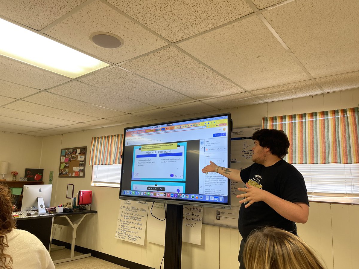 Friday PLC rehearsals are my favorite! Teachers get to practice their craft and get feedback from their peers! #AdventureAwaits #JBMSISBOLD <a href="/SISD_Teach/">SISD Teaching and Learning</a>