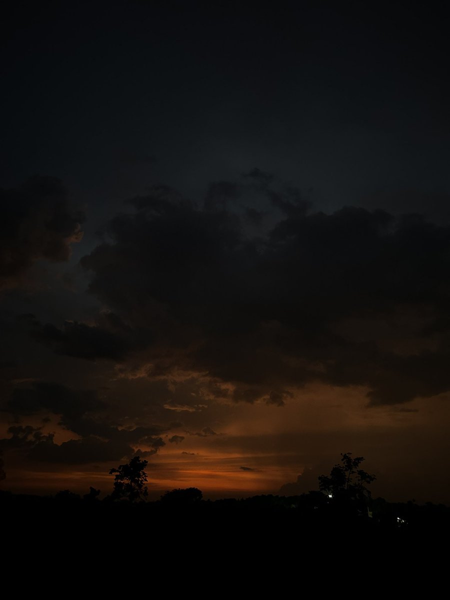 Witnessing the beauty of Sunset.
#sunset #Cloud #explore