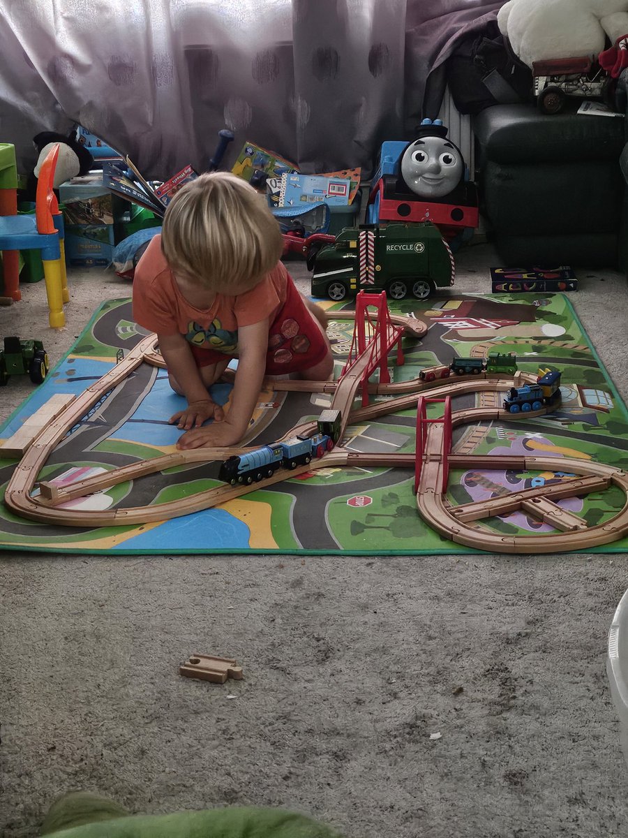 BoyMamaTeacher's tweet image. I made these. The boy and the track 😂 

#traintrack #woodentrain #myson #threeyearold
