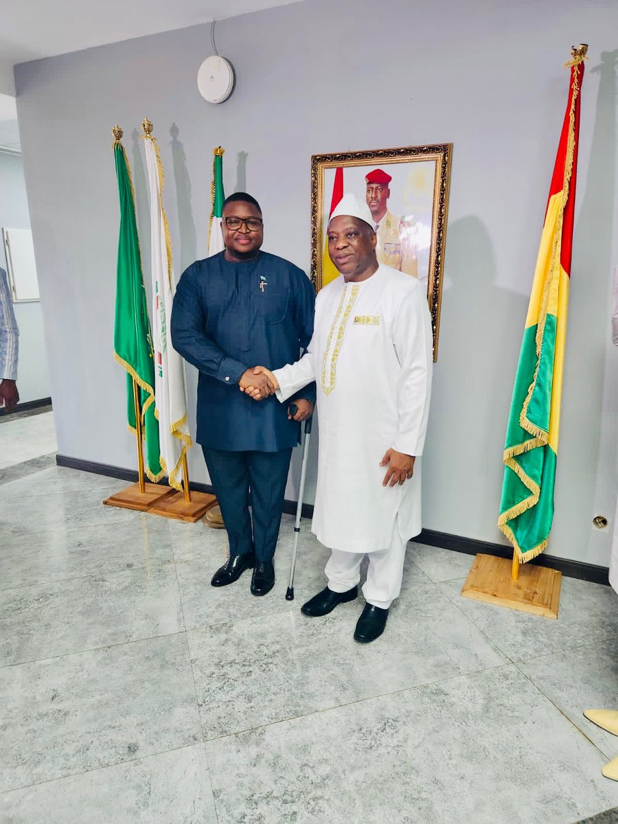 Notre pays est heureux de recevoir SE Timothy Musa Kabba Ministre des Affaires Étrangères de Sierra Leone. Nous avons décidé au nom de nos deux Présidents de continuer à renforcer notre fraternité historique et géographique. Bon séjour Excellence Kabba.