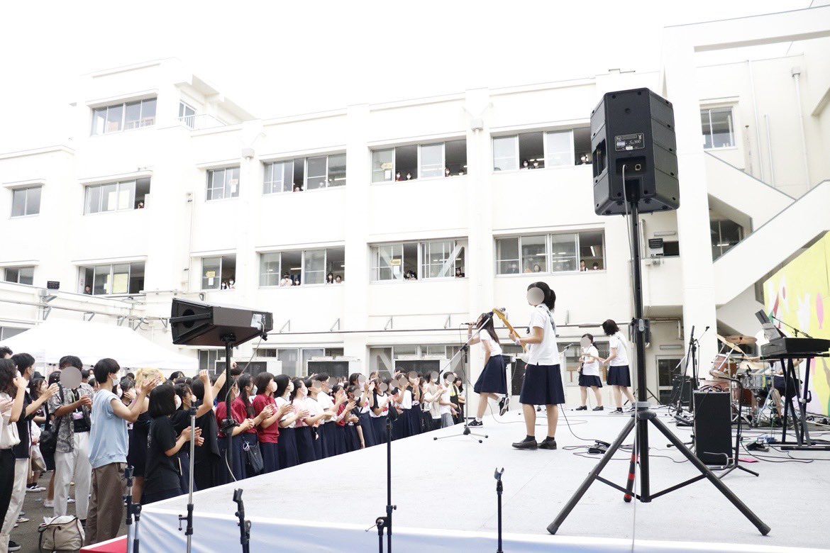 bloom_official_'s tweet photo. 紫苑祭-setlist-

1. 青と夏 / Mrs. GREEN APPLE
2. The Beginning / ONE OK ROCK
3. DAY X DAY / BLUE ENCOUNT

一日限定復活ライブありがとうございました！
一緒に頭振って声出して最高に楽しいライブになりました🫶🏻
イベステに見に来てくださった方、新館や本館から見てくださった方全員に感謝！ https://t.co/2BUyG4PEIt