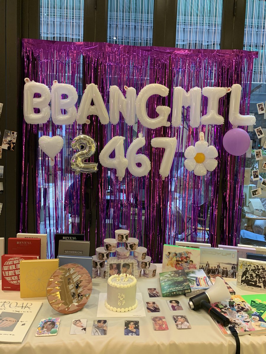 1309lhyunj's tweet photo. Unplanned plan but got chance to attend my 1st tbz’s cs event🥹feels so good~ All the decorations sooo many and pretty lots of place can take pics as memories😚happiest birthday bbangmil(hyunjae in advance)🤍💜
#Code_2467 #TrainDateToSongdo https://t.co/MFnWASEh2i