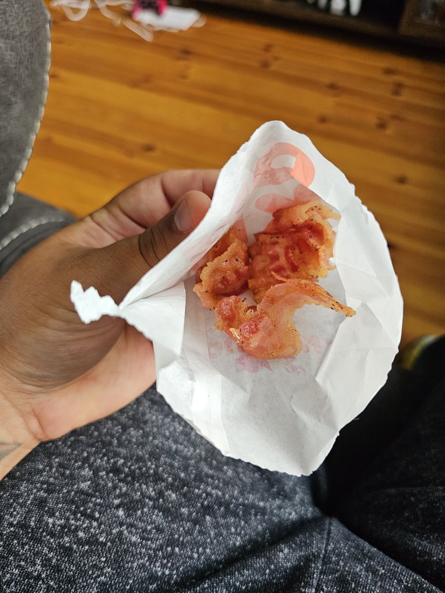 PurpleHundreds's tweet photo. Did i really just pay @dunkindonuts $5 for 2 "snackin bacon" and got  like 4 pieces of small bacon in each bag? I love dunks but this aint right. https://t.co/Hk2o9RRoVt