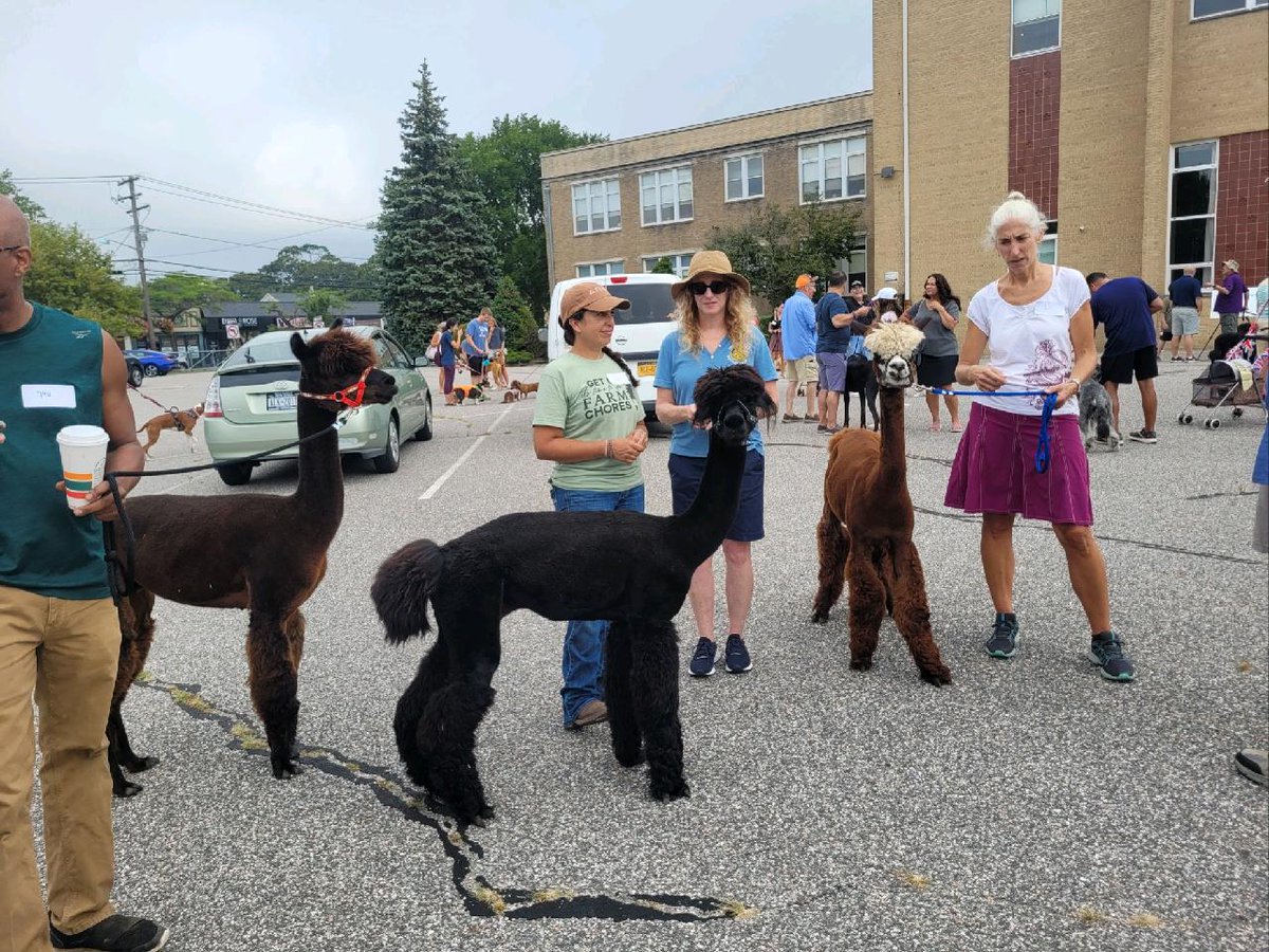 AndyWittman's tweet photo. This morning, over 100 people attended #sayvillerotary 30th Annual Pet Parade. This is a free event that we put on for the community every year. Special thanks to Saint Lawrence and SCPD who helped facilitate this event. https://t.co/74wlpOqJvW