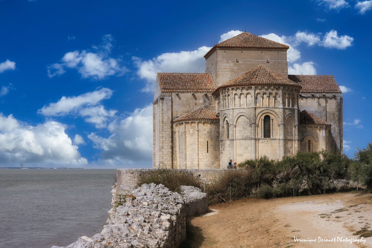 vederouet's tweet photo. ๐ซ๐ท Talmont
Gironde, France
Veronique Derouet 09/2023
#talmontsurgironde #talmont #gironde #church #romanchurch @ThePhotoHour https://t.co/CpgQwZ5j2E