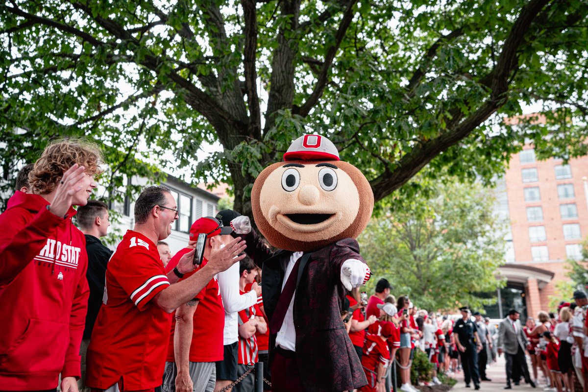 Suit up 👔 it's GAMEDAY 🏈 @OhioStateFB