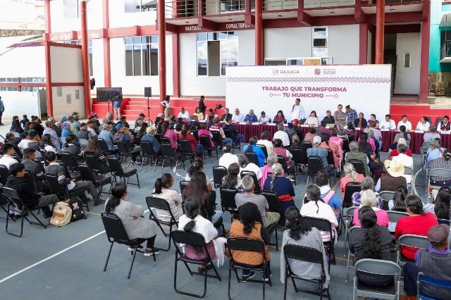 CuartaPlana's tweet photo. #Enterate | Anuncia @salomonj apoyos a #Comaltepec por más de 4 mdp. Se apoyará a habitantes de esta localidad de manera directa, transparente y sin intermediarios.
https://t.co/xkYIaPRtMW
#Noticias #Oaxaca @GobOax #FelizSabado #BuenSábado https://t.co/fZxOnxjI9f