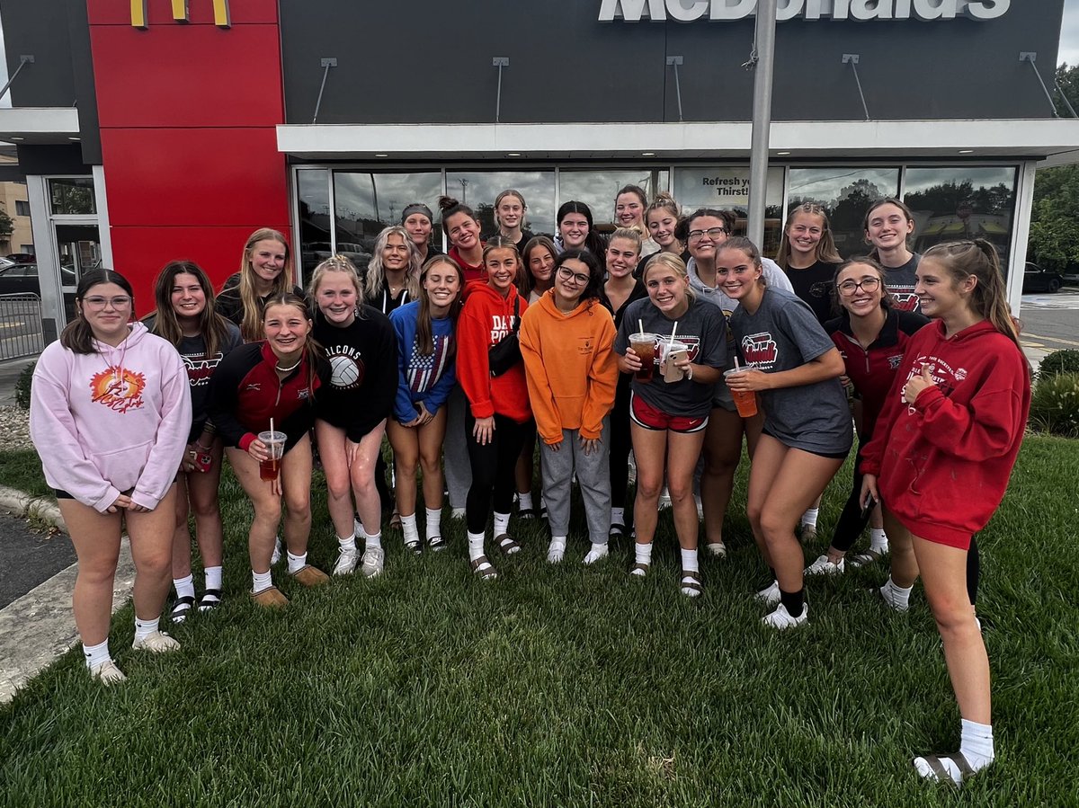 Program sweep over Granville! 🧹🧹🧹 Moving Varsity to 8-2 and JV to 6-4 for the season. Annnd a big win for the Freshmen. That deserves a stop at McDonalds for sure!