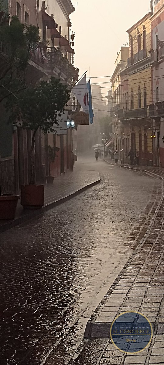ElConcierge_DMC's tweet photo. Una tarde de Septiembre en Guanajuato. Tu y yo ...❤️ https://t.co/wshZOpwjic