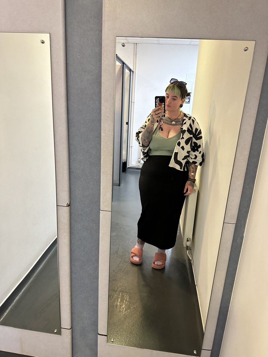 marscharr's tweet photo. work selfies are my life now https://t.co/wuDjG0dqpl