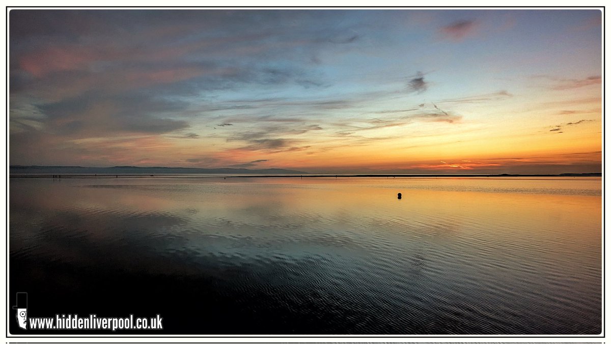 Popped down to West Kirby again this evening and was treated to yet another amazing sunset. Isn't it fantastic what we have on our doorstep?!