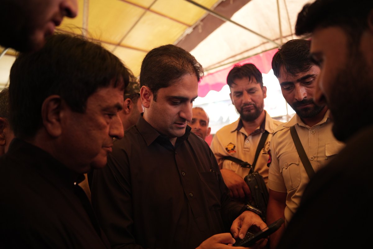 Junaid_Mattu's tweet photo. Some more glimpses from our Sabeel-e-Hussain (AS) at Saida Kadal, #Zadibal on #Arbaeen.

A great collective effort by the community to serve Azadaraan in the memory of Sayyid Al-Shuhada (AS) and Shohada-e-Karbala. https://t.co/QLQc2WqCAi