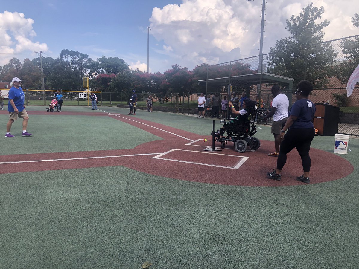 SarahforALX's tweet photo. Honored to cheer for the players, families, volunteers, and first responders @AlexVASheriff @AlexandriaVAFD and @AlexandriaVAPD at The Miracle League of Alexandria game today! #AlexandriaVa #sportsforeveryone https://t.co/86zTaRstdT
