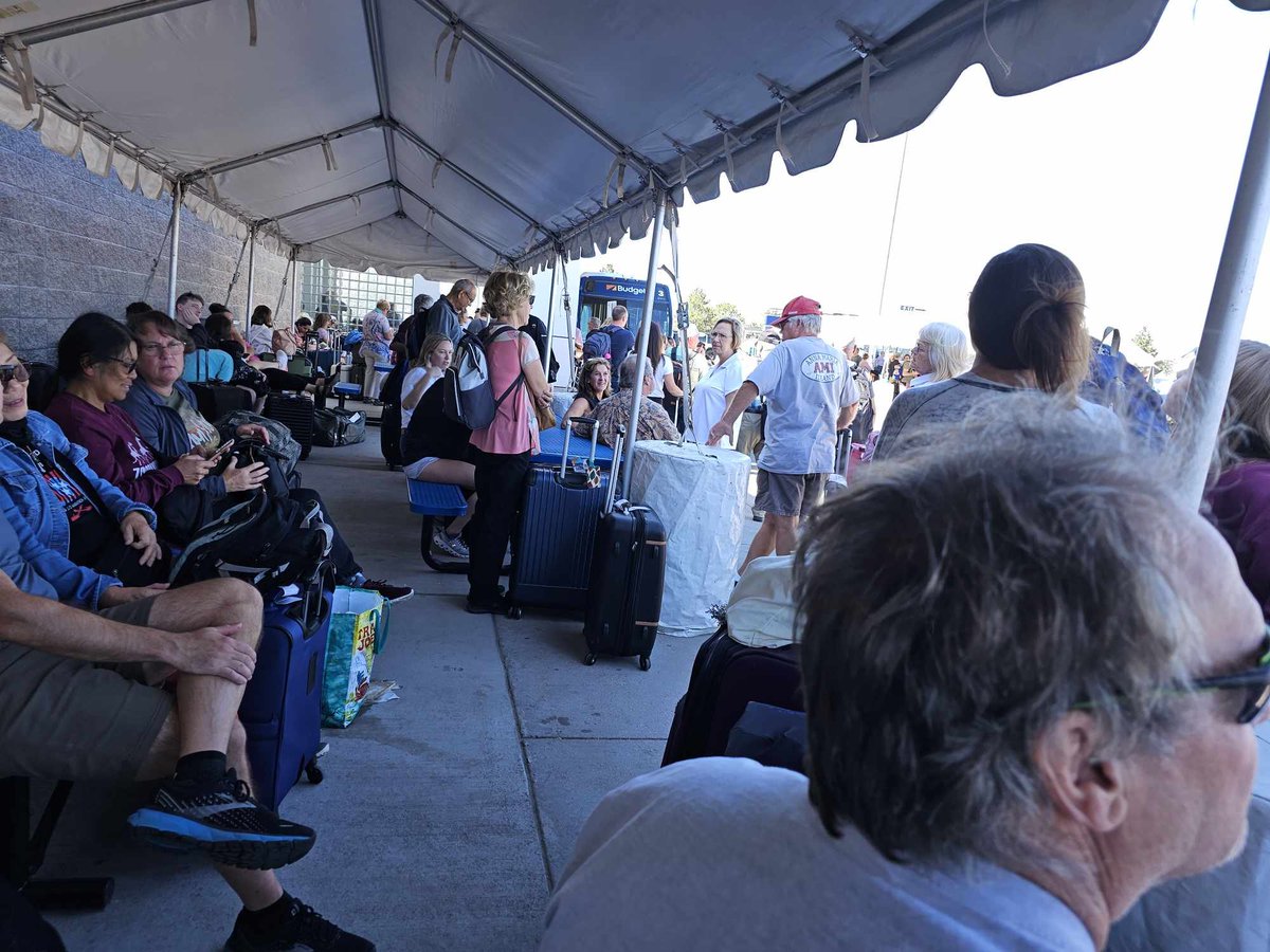 mattignacek's tweet photo. @Budget What is going on at Denver International Airport? 3-hour wait for pickup, and you have people on crutches and in wheelchairs. Unacceptable. https://t.co/33eNiQcw2l