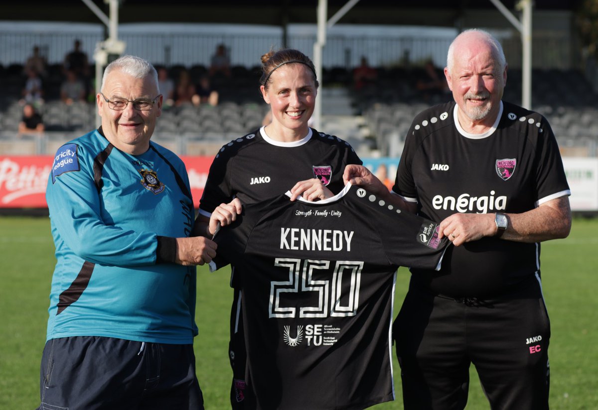 WexfordFCWomen's tweet photo. 🖤A massive congratulations to Edel Kennedy who made her 250th appearance this evening.

A special presentation was made to Edel by club legends Pat Ronan &amp; Eddie Cullen before kick off.

An amazing achievement Edel - a truly great player, team mate &amp; an outstanding lady. https://t.co/sRTmcWEMs9