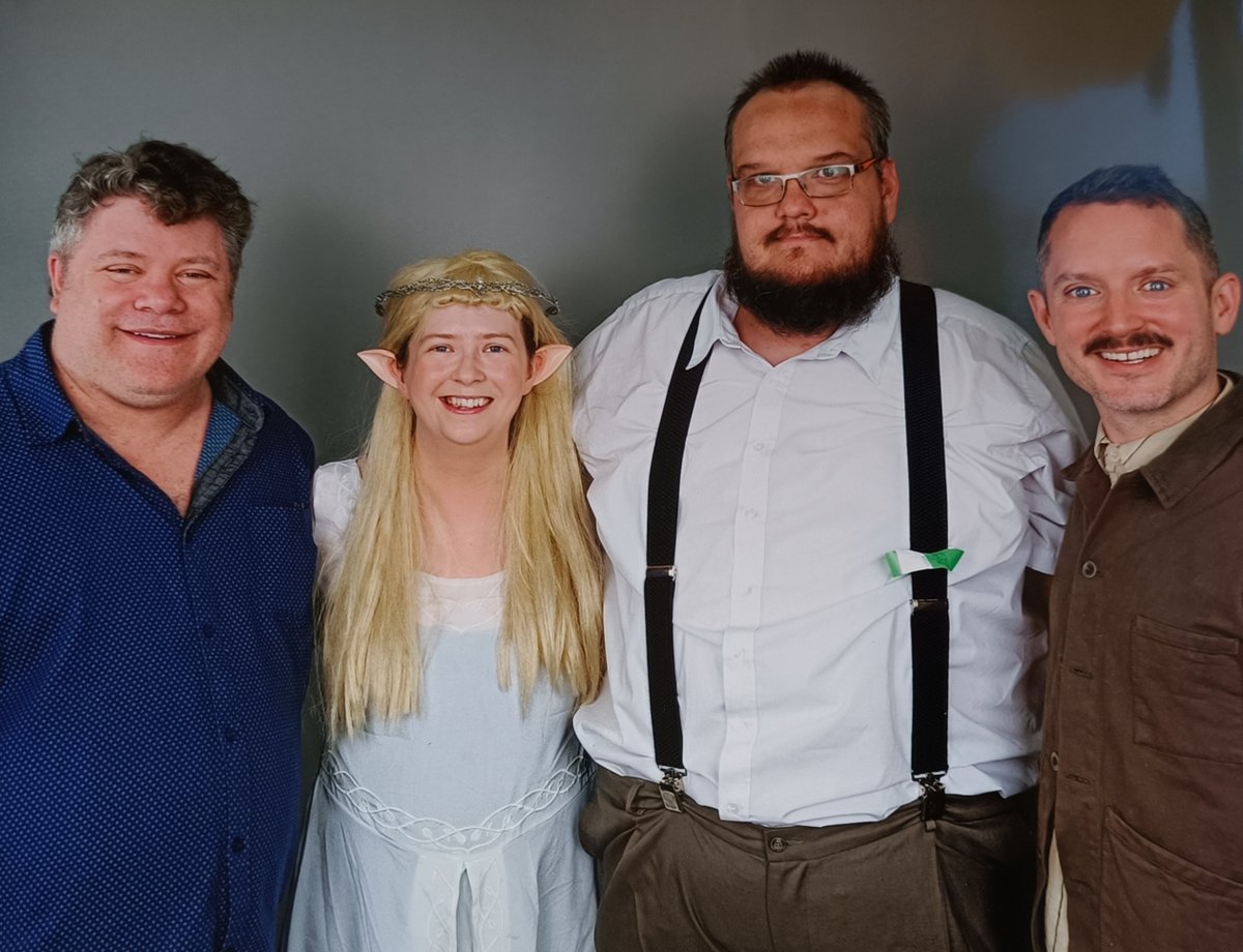 A real delight to meet these lovely gentlemen <a href="/elijahwood/">Elijah Wood</a> &amp; <a href="/SeanAstin/">Sean Astin</a> today and to thank you for making my favourite films! Couldn't let you come to Ireland without giving you a couple of potatoes 😂🥔