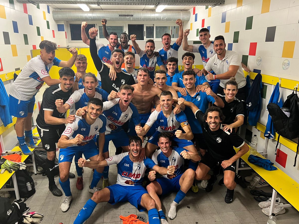 CD_Ebro's tweet photo. ¿HAY MEJOR FORMA DE EMPEZAR LA TEMPORADA?😍😍😍

¡VICTORIAAAAAAA!🏆

⚽️ @sayuma_15 
⚽️ @danii.ms18 

#CDEbro 2️⃣-1️⃣ #CFCalamocha

¡BUENAS Y ARLEQUINADAS NOCHES!💙🤍 https://t.co/oFuwlfGaue