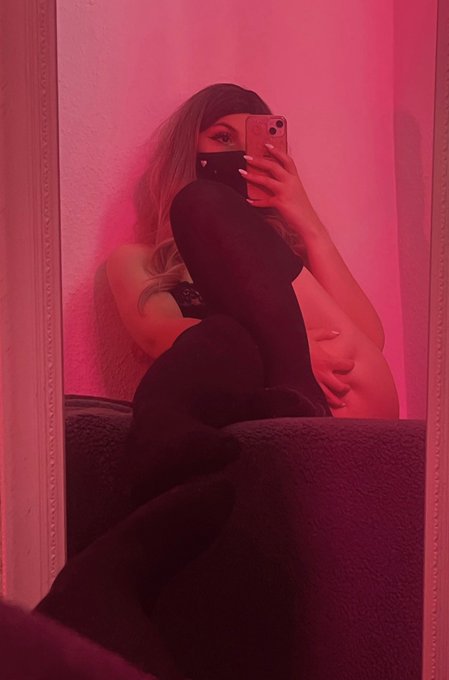 grab them thighs like u own them xo https://t.co/Kt5p4YRH6T