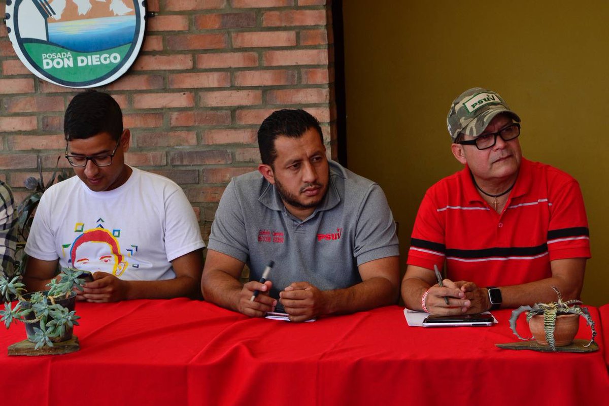 AdolfoP_Oficial's tweet photo. Nos vinimos al municipio Morán junto a nuestra Enlace Nacional del @PartidoPSUV @JacquelinePSUV e integrantes del Equipo Político Estadal y Municipal y el alcalde @felixlinarespsu. Estamos en una fructífera reunión de trabajo para revisar los avances en materia política, organización y planificación. Unidos para vencer!