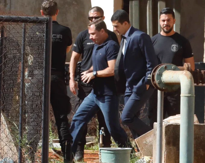 Libertado, Mauro Cid pede proteção para si e para a família. | Jornal O  Expresso