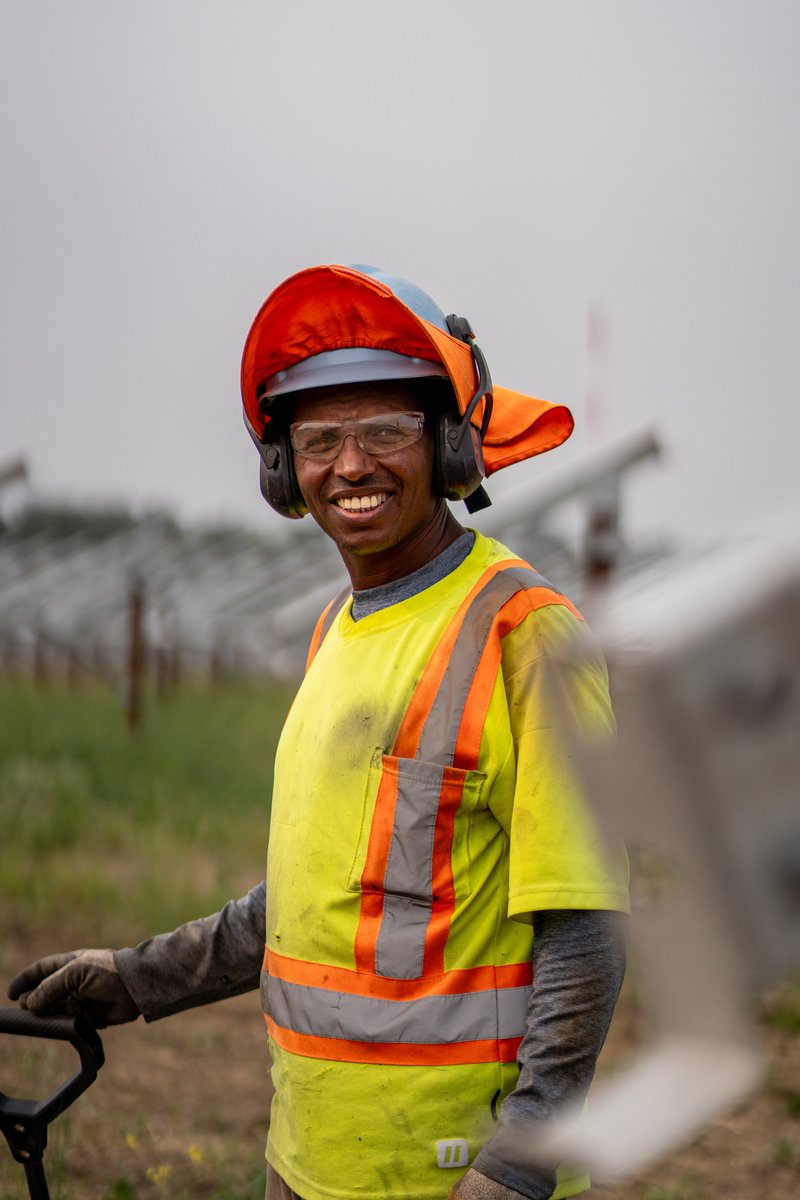 CBI_Solar's tweet photo. Another great day in field for CBI Solar!
#edmonton #calgary #solarenergy #alberta #thefutureisbright #solarcanada #solar #solarpower #photovoltaic #renewableenergy #megawatt #solaralberta #fortsaskatchewan #commercialsolar #renewables #solargroundmount https://t.co/dbq0Cd96MB