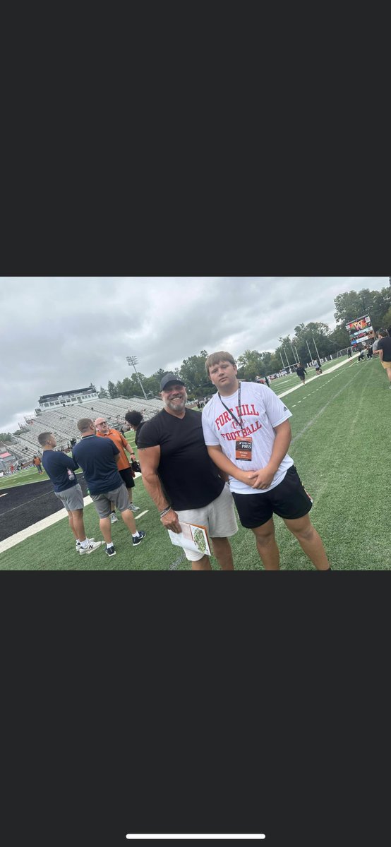 Bsines_55's tweet photo. Had a great day at Waynesburg game today!@GabeLuvara @z3alkire @GEaganPXP @Coachknip @DmvsportsC @DmvSportsLive6 @OleSonSports @FH_Football https://t.co/e2t4rylVSC