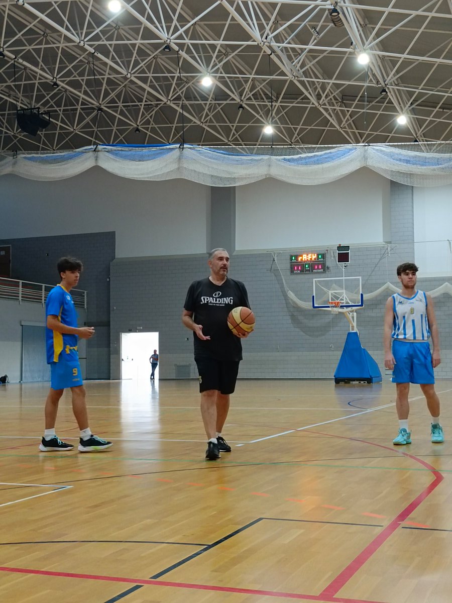 Damos por finalizado el #IClinicCiudadDeLorca. Desde la <a href="/EBRMURCIA/">ENTRENADORES DE BALONCESTO DE LA REGIÓN DE MURCIA</a>  nos gustaría agradecer a los asistentes su participación en el día de hoy, así cómo a los 3 ponentes por compartir su conocimiento con todos nosotros. ¡Ha sido un lujo!  <a href="/jotacuspi/">Jota Cuspinera</a>, <a href="/Diegobc23/">DB23</a> y <a href="/charliegonz11/">Carlos Gonzalez</a>