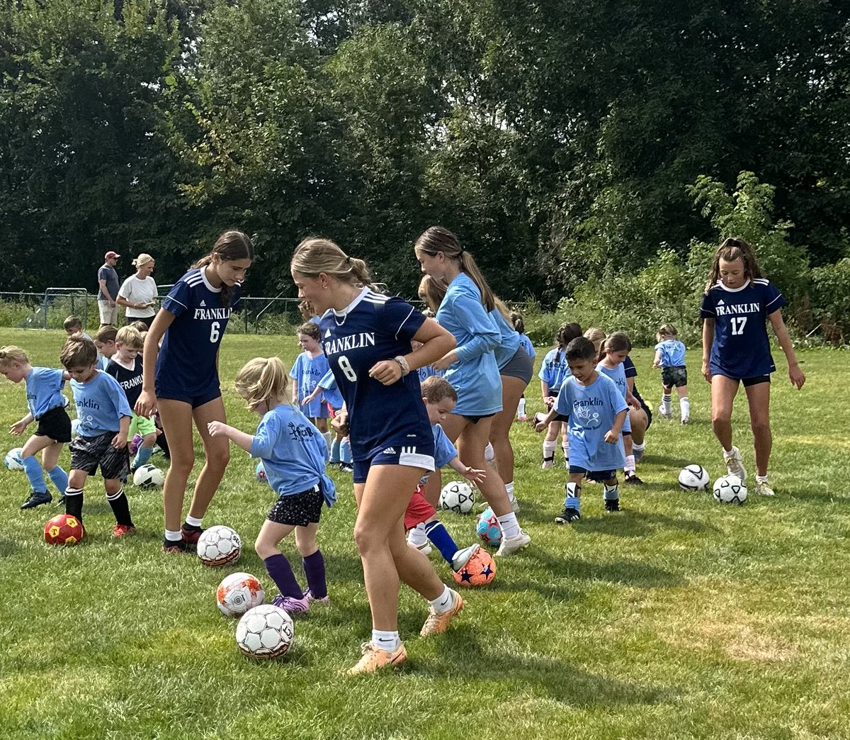 boosters_fhs's tweet photo. Volunteering @ FYSA PeeWee is in full swing for our players!  @CoachKleinPT  @FHSSports @fhsgvsoccer @FHSGirlsSports https://t.co/qd7cahQVQY