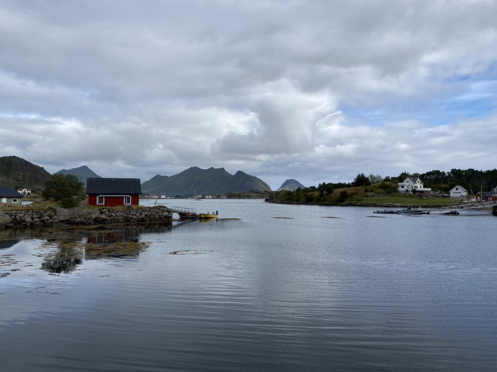 Cari compagni di avventura,
gironzolare per i villaggi delle Lofoten è meraviglioso!!😍❤️

Lofoten - Norvegia ❤️❤️❤️

#travelphotography #travel #traveller #travelgram #trip #triplovers #naturelovers #norway #lofoten