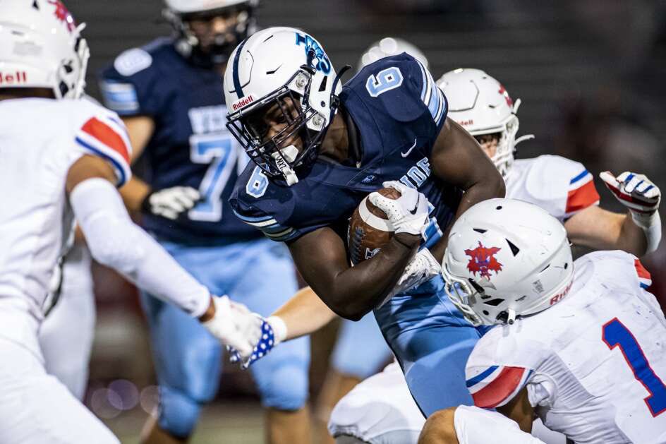 Bound_IA's tweet photo. Cedar Rapids Jefferson with one of the biggest turnarounds ever 👀

0-26 the past three years…

Now 3-0 with a point differential of +81 ✅

📸: The Gazette https://t.co/F8lYKdph2E