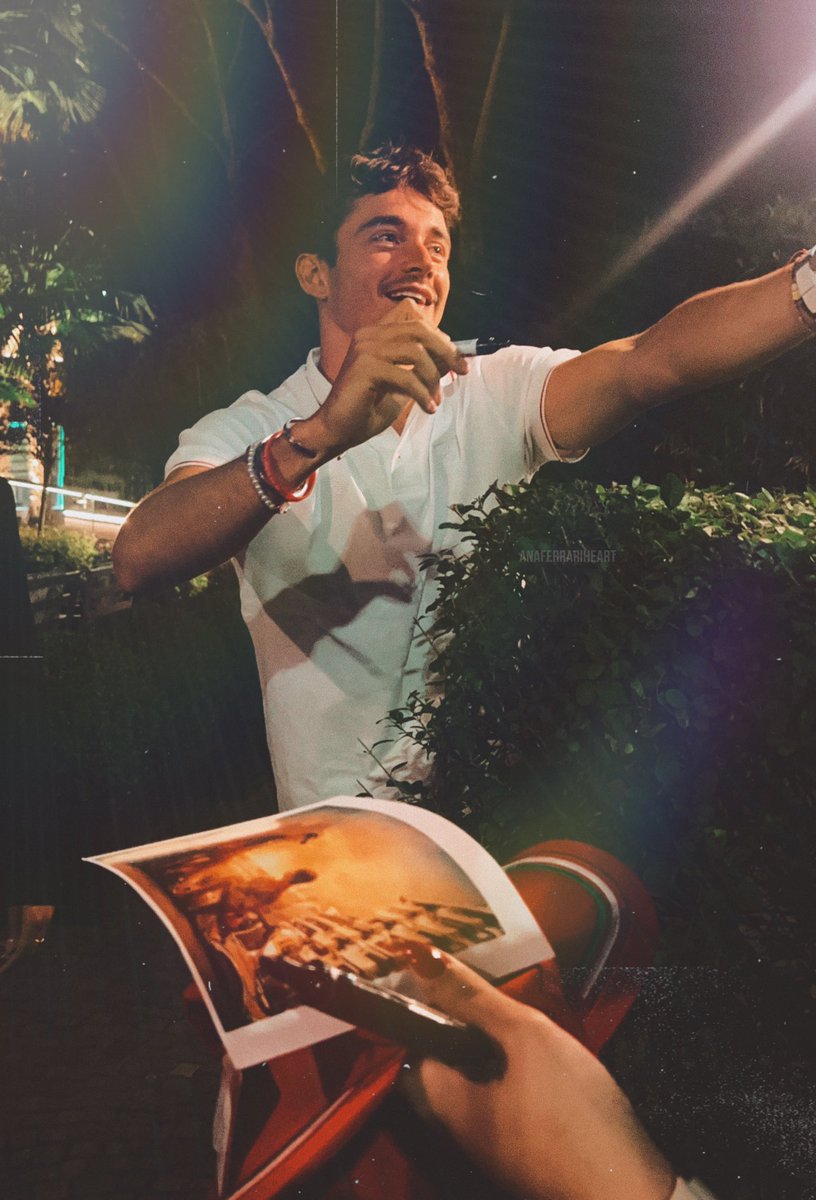 voidasiaa's tweet photo. ma come splende aiuto😭

grazie ad @AnaFerrariHeart per questa bellissima foto 🥹🫶🏻 https://t.co/Q05my6n6ZQ