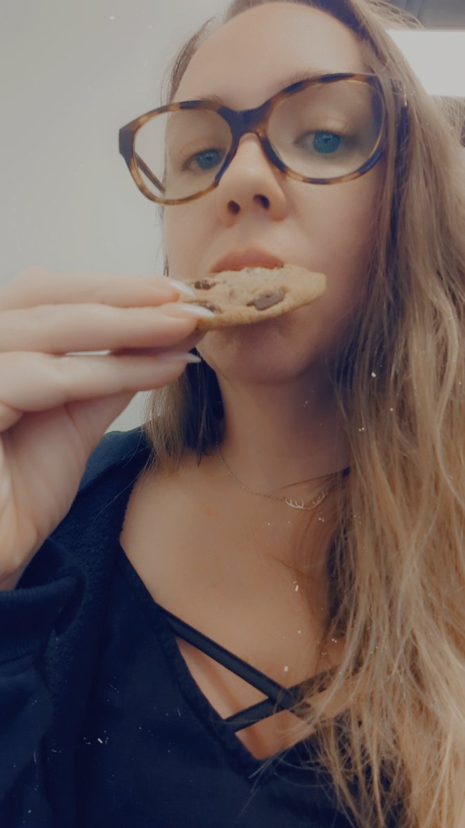 OneLastShot10's tweet photo. Are you #teamchewy or #teamcrunch chocolate chip cookie? https://t.co/6QQMAcwch2