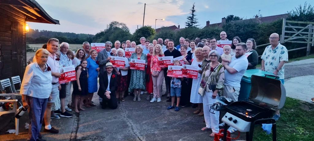 Had a blast this evening with @CllrJoWhite and Bassetlaw Labour members and supporters to thank them for all their hard work.

From the woman who has been waiting for her kidney cancer treatment since APRIL to the families struggling with bills, people are crying out for change.