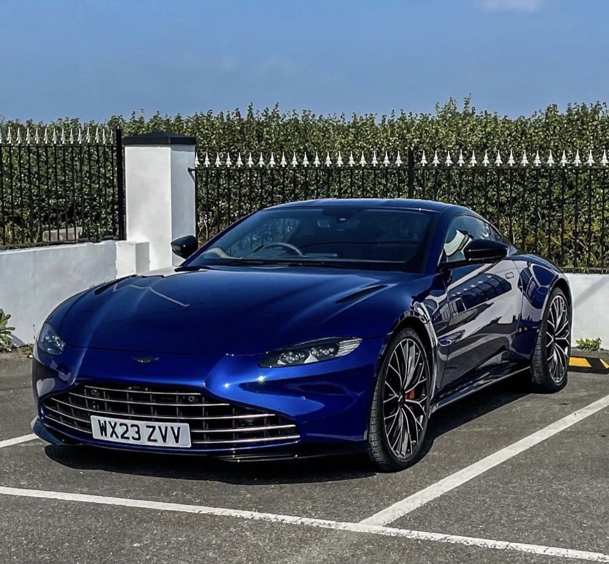 carpxrnpicx's tweet photo. Aston Martin Vantage https://t.co/Z7bi8kaVVX