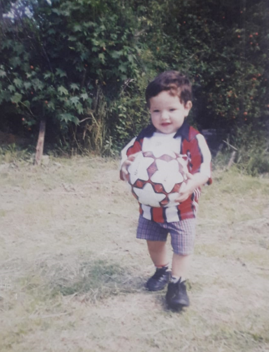 verraaaRP's tweet photo. Hincha de River desde la cuna y para toda la vida, te amo River Plate, el dia que me muera quiero mi cajon pintado rojo y blanco como mi corazon  🐓🤍❤️🤍 https://t.co/D8zjTlg5YY