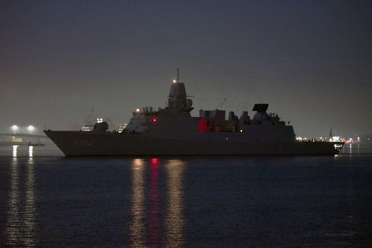 Krispen_Ships's tweet photo. Looming out of the mist as she makes her way up the Thames this evening, @kon_marine De Zeven Provinciën-class frigate HNLMS DE RUYTER (F804). https://t.co/1tzIMJ3lE3