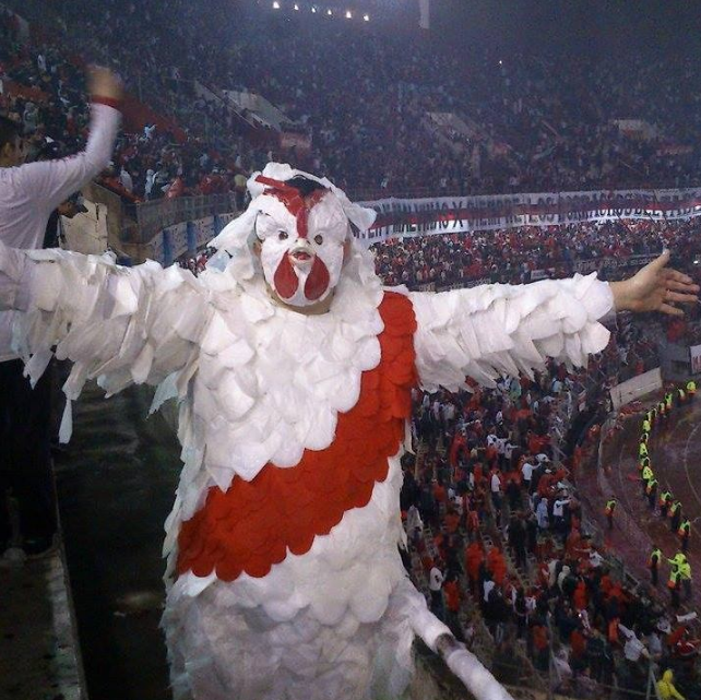 verraaaRP's tweet photo. Hincha de River desde la cuna y para toda la vida, te amo River Plate, el dia que me muera quiero mi cajon pintado rojo y blanco como mi corazon  🐓🤍❤️🤍 https://t.co/D8zjTlg5YY