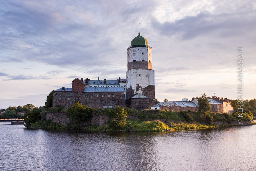 Suomiperkele7's tweet photo. Vyborg was once one of the most beautiful cities in Finland. After the World War, when the Russians stole it, the city is now in terrible shape.

A Russian once said in the news "Sorry Finns that we destroyed Vyborg.

The Finnish saying "Everything a Russian touches turns to shit" is really true.
