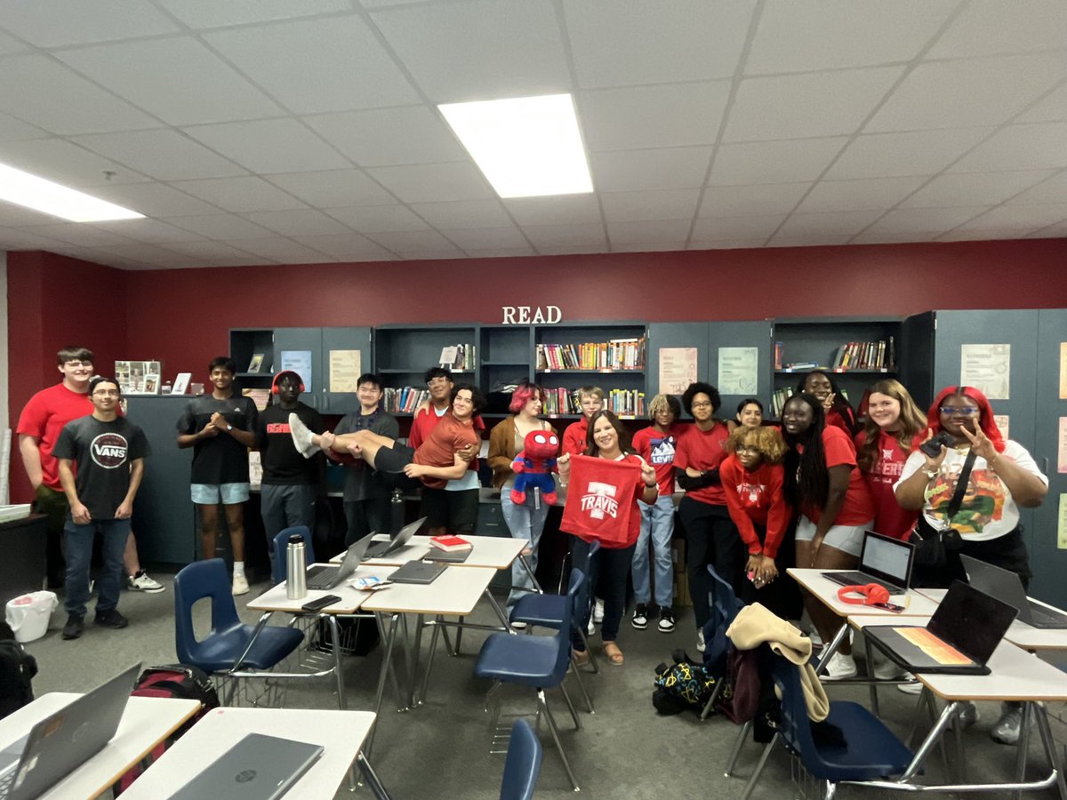3rd period showing some Tiger pride! ❤️🤍 #acostaclan #tigers <a href="/THS_Tigers/">Travis High School</a>