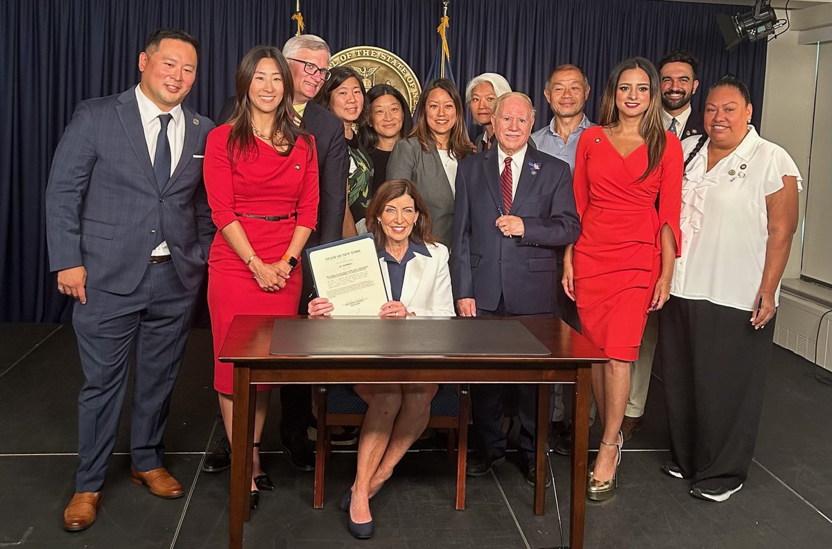 This morning @GovKathyHochul joined our Co-Chairs @AMGraceLee and AM @ZohranKMamdani , bill sponsors AM @WilliamColton8 and Senator @BrianKavanaghNY , and other Democratic elected officials to sign A07768, to make Lunar New Year a statewide public school holiday in New York!