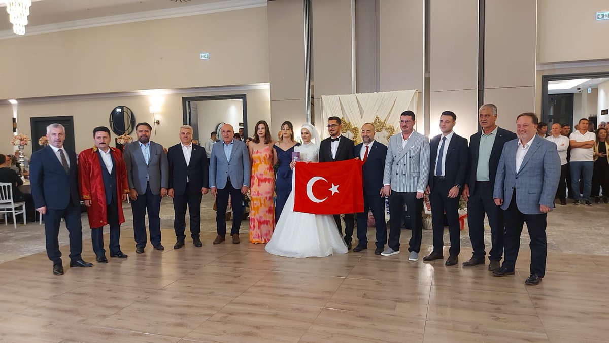 EkremBasaran_'s tweet photo. Yeğenimiz Fatma Cincioğlu ve Teşkilatımızda birlikte görev yaptığımız Tunahan Palaz kardeşimizin düğün törenlerine katılarak bu mutlu günlerine şahitlik ettik. Genç çiftimize Allah'tan iki cihan saadeti diliyoruz. Hayırlı olsun inşallah. https://t.co/ouhbvG6gzb