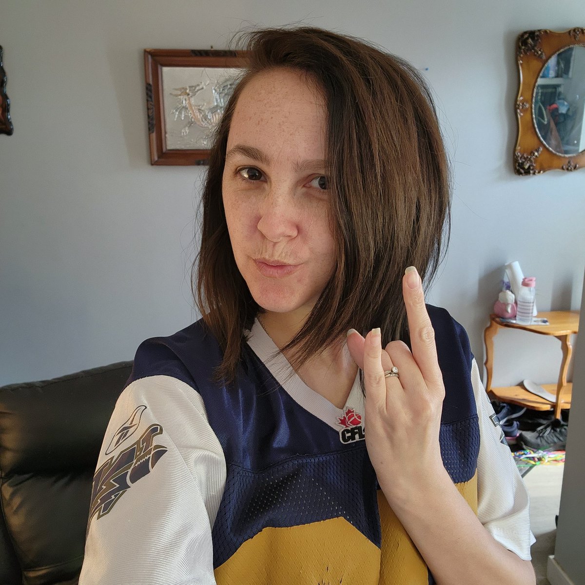 LouLouKolt19's tweet photo. Can't be there but watching from home. LET'S GO BOYS!!!! KICK ROUGHRIDERS ASSES TODAY! LET'S GO BLUE!!!!!
@Wpg_BlueBombers @CFL @CFLonTSN #BanjoBowl #WForTheWin #GoBlue https://t.co/F9p19bKERu