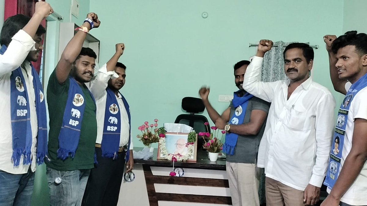 siddu_ravan's tweet photo. @*కాళోజినారాయణరావుజయంతి *@
========================
#జహీరాబాద్ అసెంబ్లీ ఇంచార్జ్ (సిద్దు రావణ్ )
తేది :09-09-2023/జహీరాబాద్ నియోజకవర్గం.
బహుజన్ సమాజ్ పార్టీ అసెంబ్లీ ఇంచార్జ్ సిద్దు రావణ్ గారి ఆధ్వర్యంలో కాళోజి నారాయణ రావు జయంతి నిర్వహించడం జరిగింది
@RSPraveenSwaero @AnandAkash_ https://t.co/uZHBGIhTMe