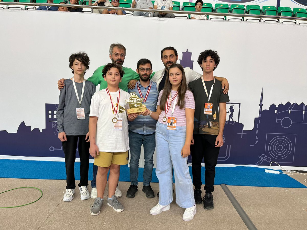 PendikMEM's tweet photo. 1️⃣5️⃣. Uluslararası MEB Robot Yarışması🤖 Temel Seviye Çizgi İzleyen Kategorisinde Türkiye Birincisi olan Pendik Bilim ve Sanat Merkezi ekibimizi tebrik ediyor, başarılarının devamını diliyoruz. 🇹🇷🏆💐

Tebrikler @PendikBilsem 👏👏

@MucahitYentur
@myildiz007 @AytekinYILMAZ5 https://t.co/dfScaJodM4