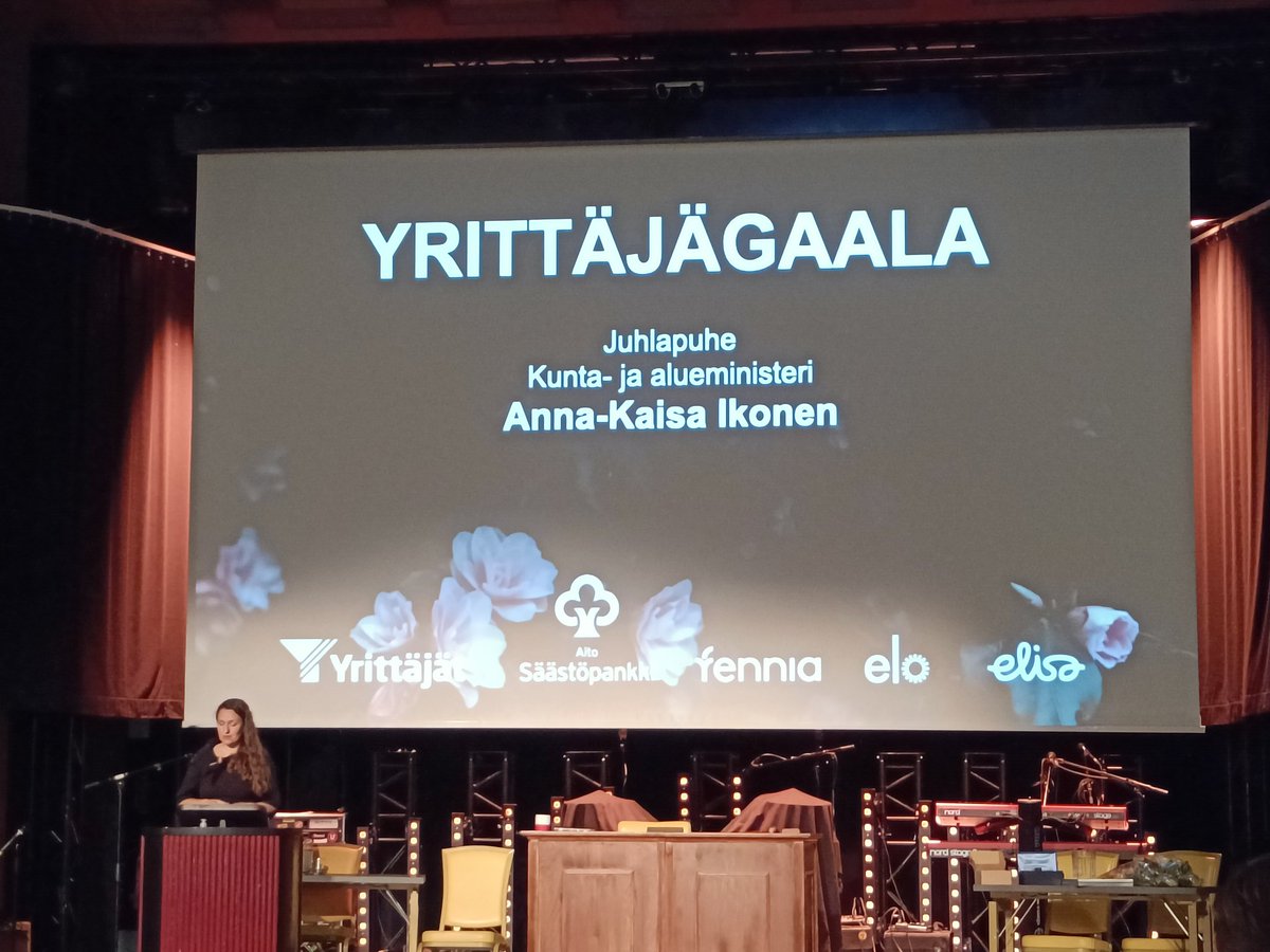 On tärkeää luoda sopivat työkalut alueiden ja kuntien elinvoiman tukemiseksi. Yhteistyö yli kuntarajojen on keskeistä. Työn tekemisestä ja teettämisestä tehdään nykyistä sujuvampaa. <a href="/IkonenAK/">Anna-Kaisa Ikonen</a> Yrittäjägaalan juhlapuheessa.
#Yrittäjät <a href="/PirkYrittajat/">Pirkanmaan Yrittäjät</a>