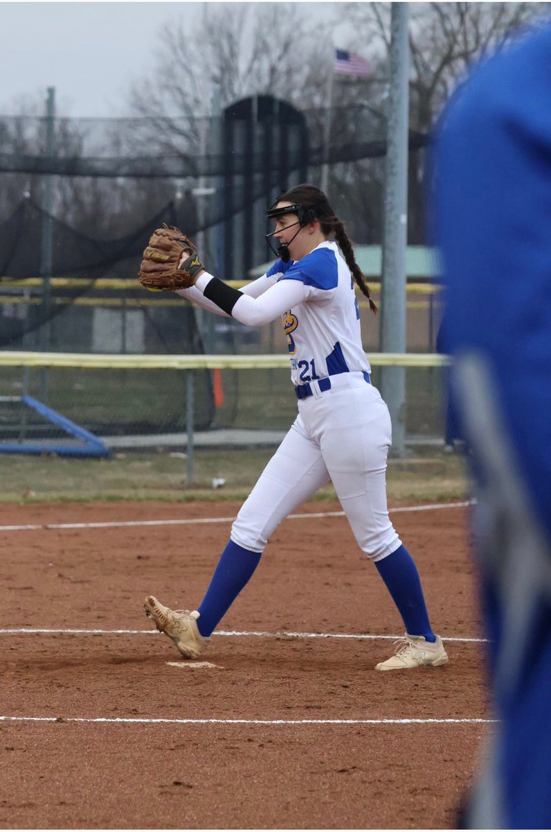 Happy Birthday to freshman Candace Walters! 🎈🎂 <a href="/candacew212/">candace</a>