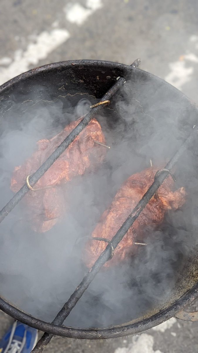 TwistNH7's tweet photo. Early images emerging from @linusalf at the #hogs4spav tailgate at Berkeley !  Game starts at 730 pm but the @WriteForCal tailgate already begun !!! https://t.co/rNkZQyVkaA