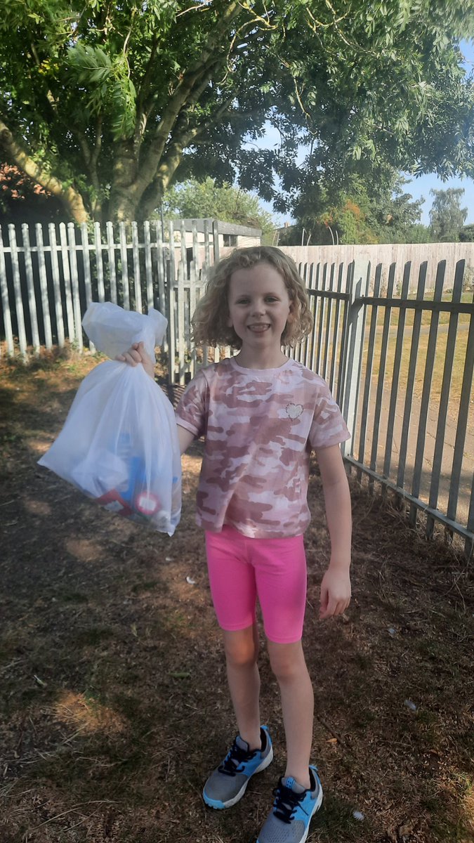 HoyerJo's tweet photo. @BugbrookeHead After learning about David Attenborough at school Holly insisted on litter picking her walk to school in the scorching heat today. https://t.co/Hfft0uw9iF