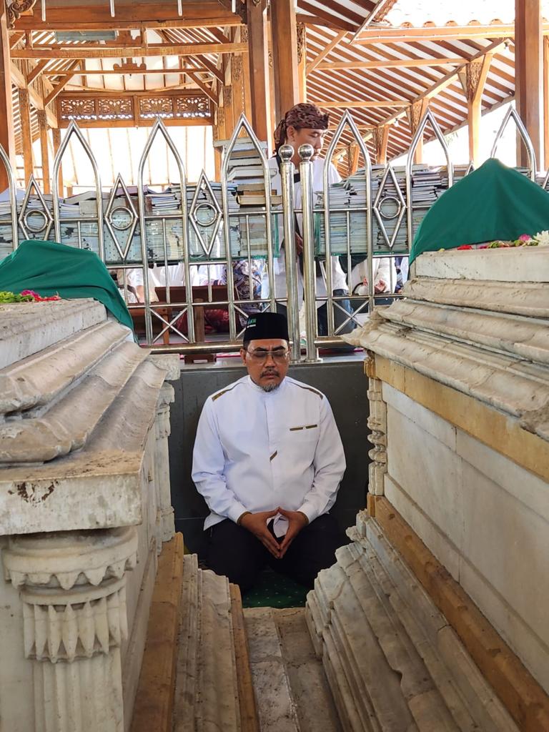 #SpiritJuangWalisongo
#GusIminJagaTradisi
Gus Imin Pemimpin Visioner, Komunikatif, Berwawasan Luas, dan Amanah.
<a href="/cakimiNOW/">A Muhaimin Iskandar</a>
<a href="/DPP_PKB/">DPP PKB</a>