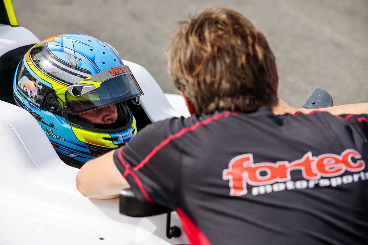 ColinQueen111's tweet photo. Final few words with my engineer... 💬

It's nearly game time in the @GB4Championship at @Brands_Hatch 🙌🏻

Watch live 📺: https://t.co/uXzEN321gE

#CQ62 #ColinQueen @FortecM #GB4 https://t.co/S5ccjH7vig